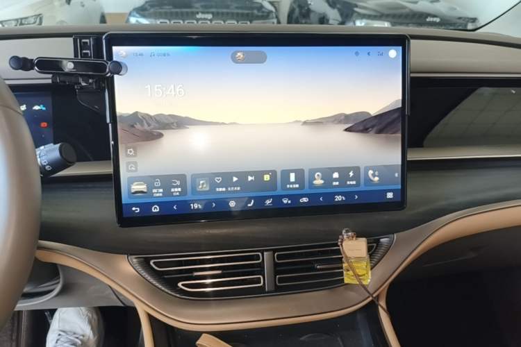 Used Denza D9 2022 DM-i 970 Four-Wheel Drive Flagship Model Audio And AC Panel