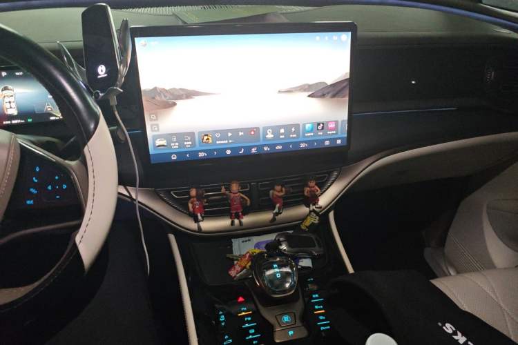 Used Denza D9 2022 DM-i 970 Four-Wheel Drive Flagship Model Audio And AC Panel