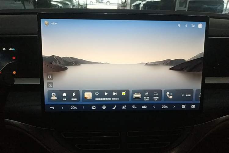Used Denza D9 2022 DM-i 970 Four-Wheel Drive Prestige Model Audio And AC Panel
