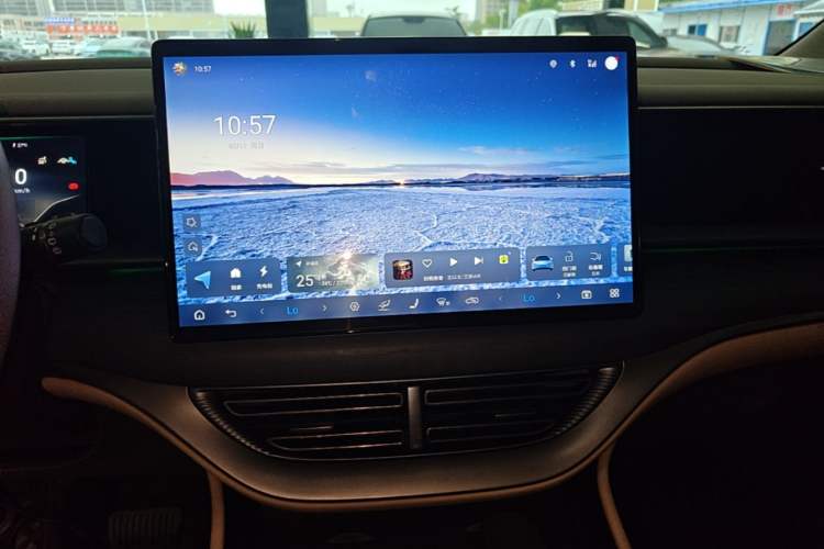 Used Denza D9 2022 DM-i 970 Four-Wheel Drive Flagship Model Audio And AC Panel