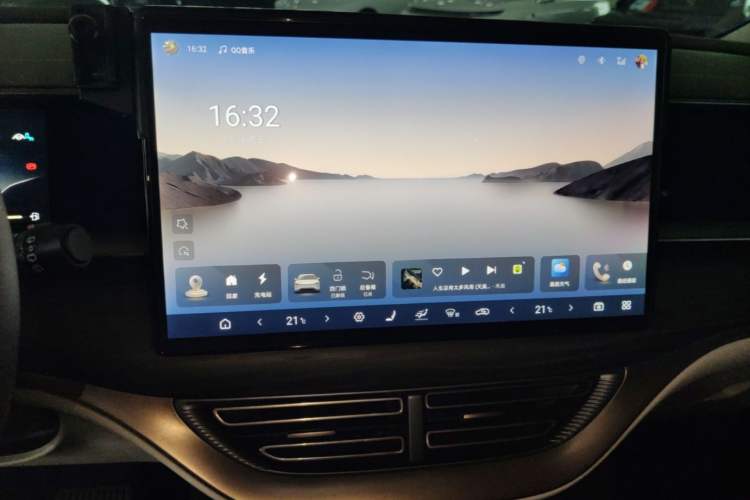Used Denza D9 2022 DM-i 970 Four-Wheel Drive Prestige Model Audio And AC Panel