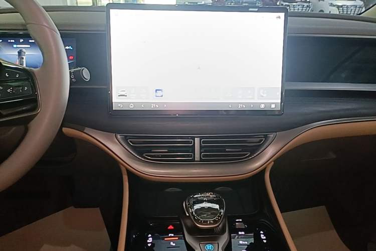Used Denza D9 2022 DM-i 970 Four-Wheel Drive Prestige Model Audio And AC Panel