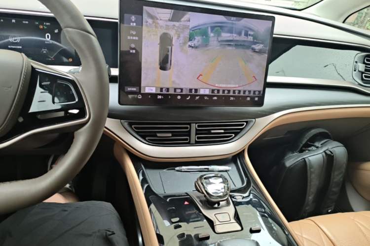 Used Denza D9 2022 DM-i 970 Four-Wheel Drive Flagship Model Audio And AC Panel