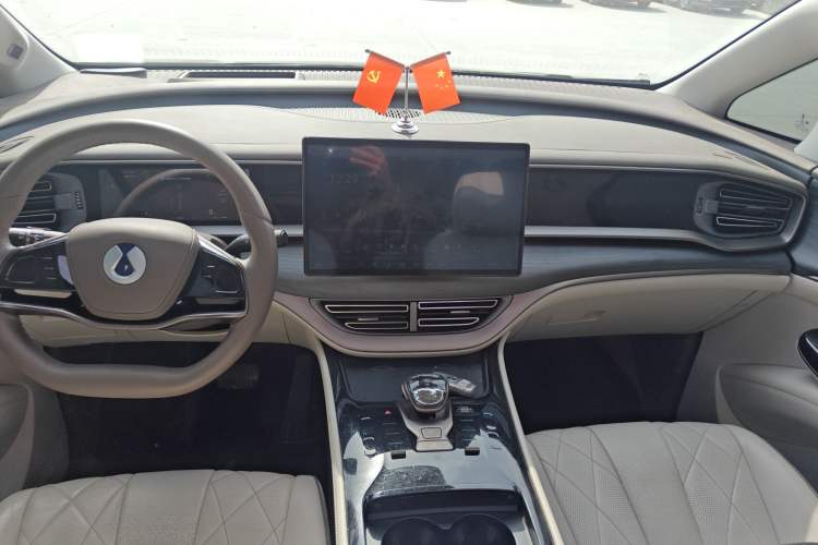 Used Denza D9 2022 DM-i 970 Four-Wheel Drive Flagship Model Audio And AC Panel
