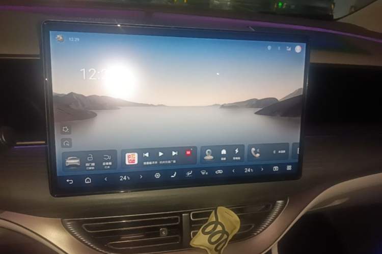 Used Denza D9 2022 DM-i 970 Four-Wheel Drive Flagship Model Audio And AC Panel