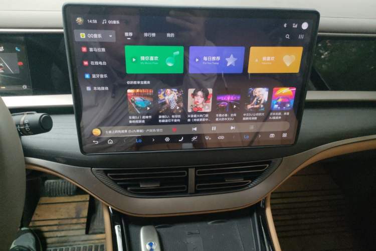 Used Denza D9 2022 DM-i 970 Four-Wheel Drive Prestige Model Audio And AC Panel