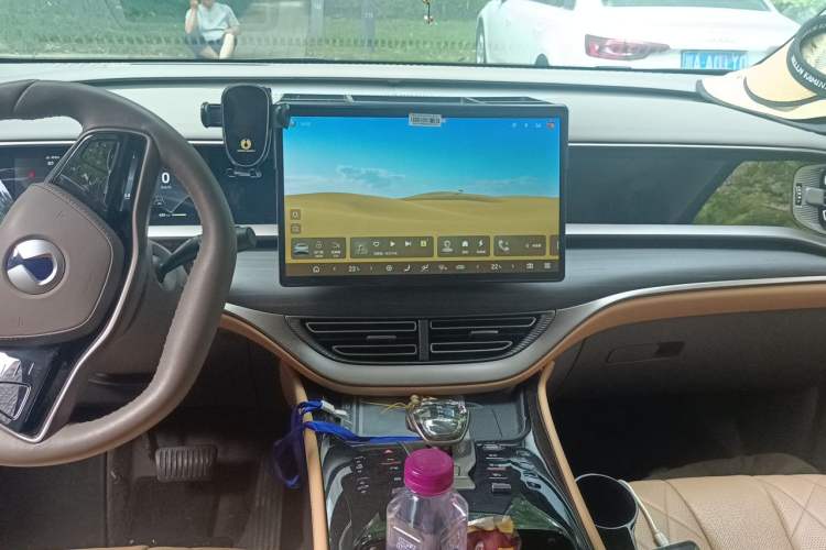 Used Denza D9 2022 DM-i 970 Four-Wheel Drive Flagship Model Audio And AC Panel