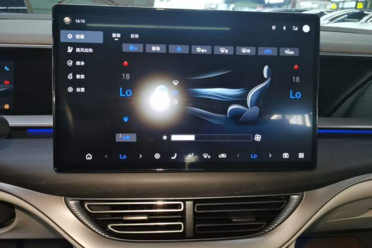 Used Denza D9 2022 DM-i 970 Four-Wheel Drive Flagship Model Audio And AC Panel