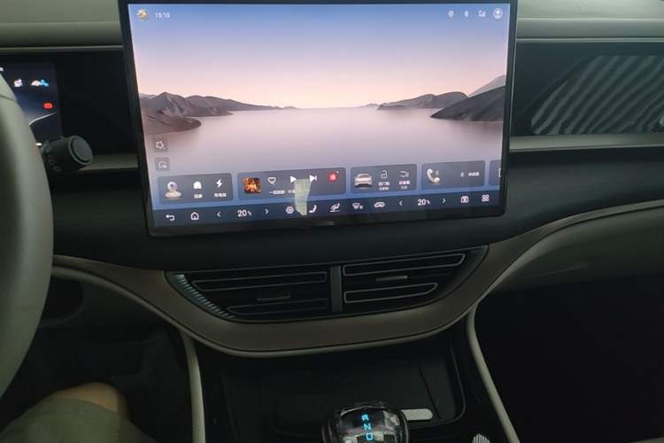 Used Denza D9 2022 DM-i 970 Four-Wheel Drive Prestige Model Audio And AC Panel