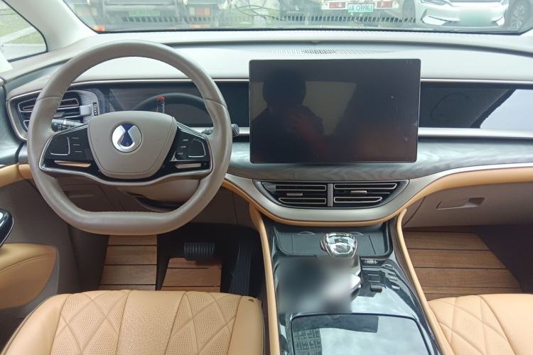 Used Denza D9 2022 DM-i 945 Luxury Model Center Console