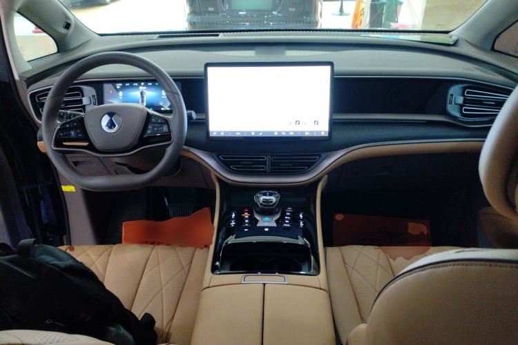 Used Denza D9 2022 DM-i 970 Four-Wheel Drive Flagship Model Center Console