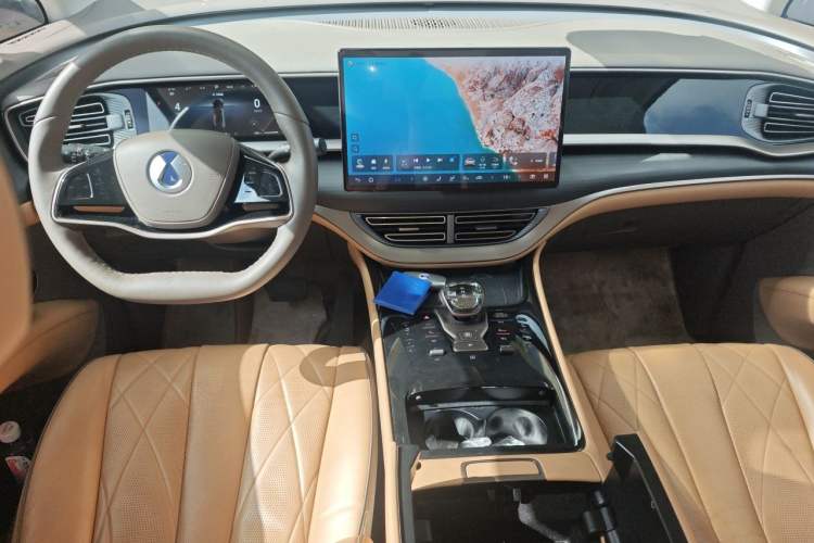 Used Denza D9 2022 DM-i 970 Four-Wheel Drive Prestige Model Center Console