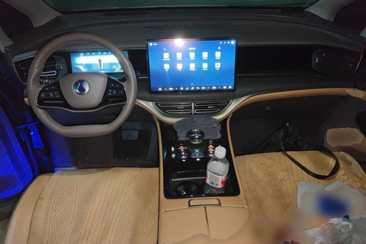 Used Denza D9 2022 DM-i 970 Four-Wheel Drive Prestige Model Center Console