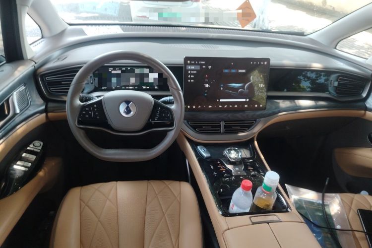 Used Denza D9 2022 DM-i 945 Luxury Model Center Console