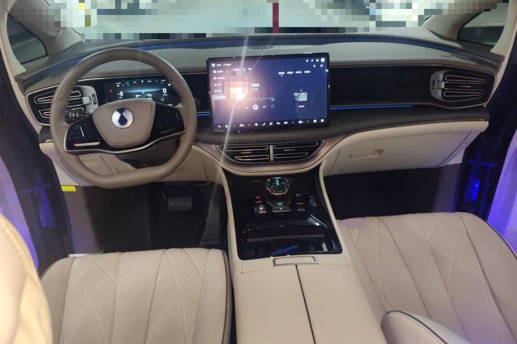 Used Denza D9 2022 DM-i 970 Four-Wheel Drive Flagship Model Center Console