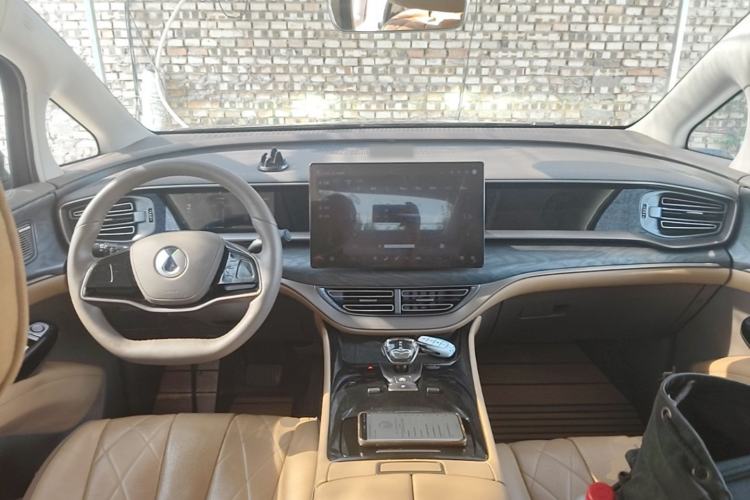 Used Denza D9 2022 EV 620 Prestige Model Center Console