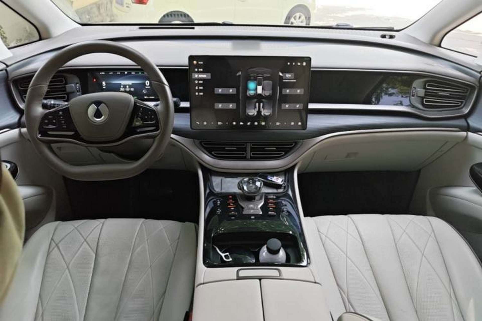 Used Denza D9 2022 DM-i 970 Four-Wheel Drive Prestige Model Center Console