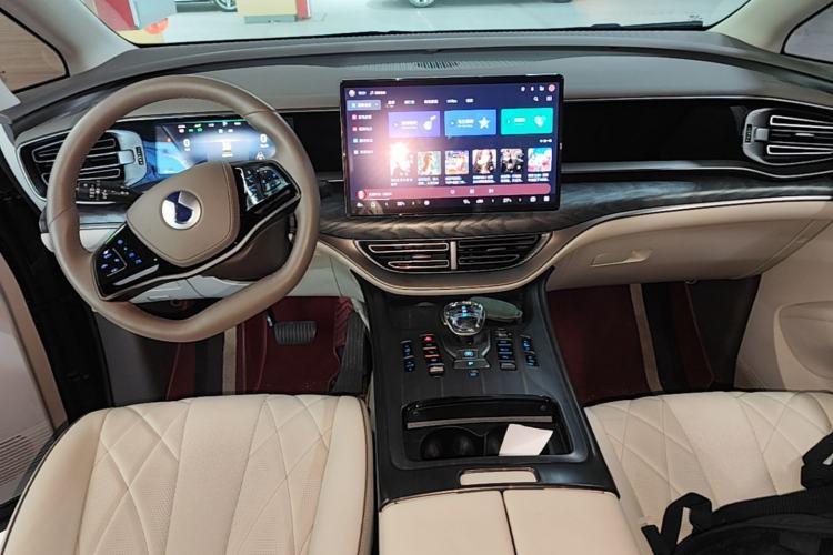 Used Denza D9 2022 DM-i 945 Luxury Model Center Console