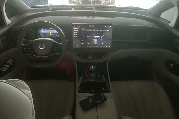 Used Denza D9 2022 DM-i 970 Four-Wheel Drive Prestige Model Center Console