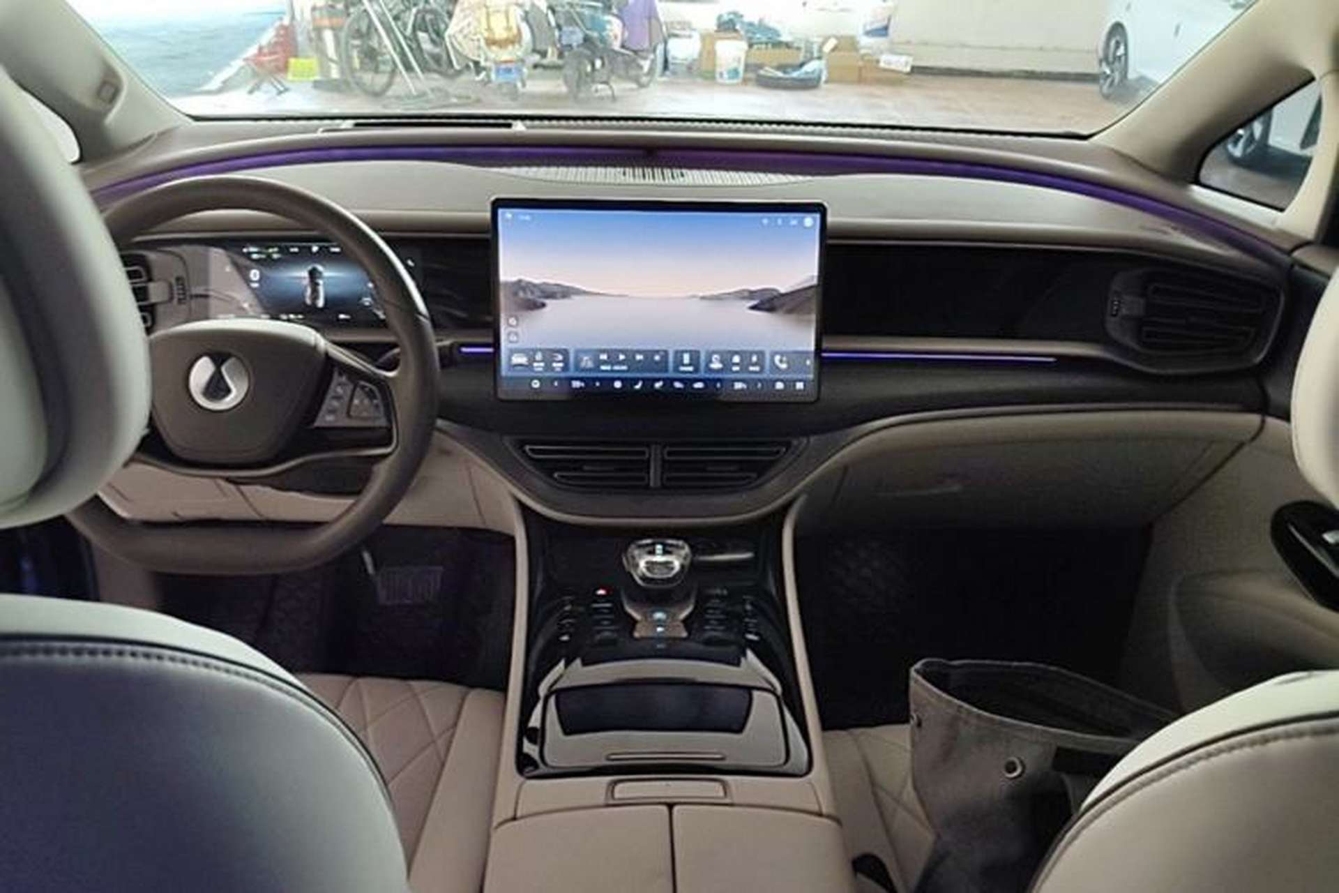 Used Denza D9 2022 EV 600 Four-Wheel Drive Flagship Model Center Console
