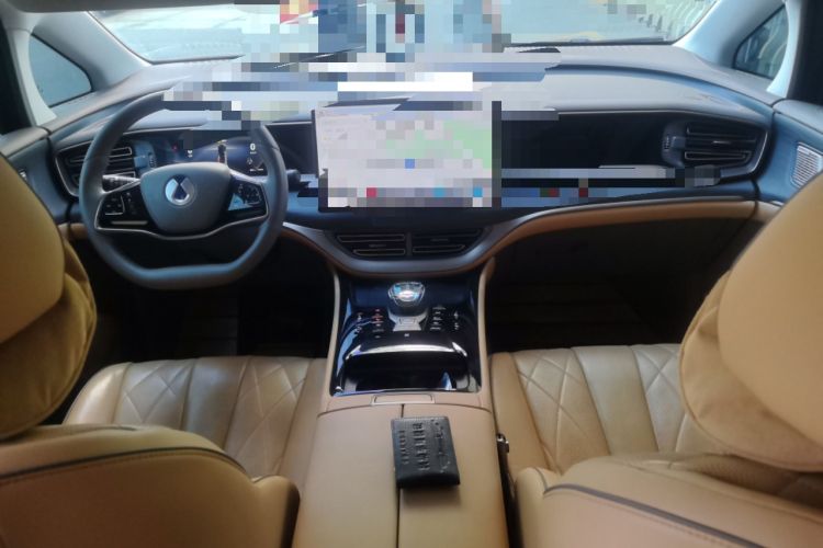 Used Denza D9 2022 DM-i 970 Four-Wheel Drive Prestige Model Center Console