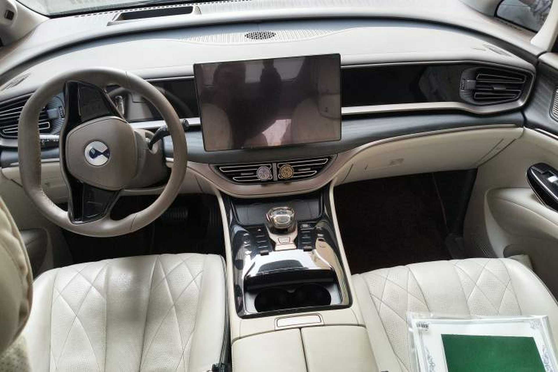 Used Denza D9 2022 DM-i 970 Four-Wheel Drive Flagship Model Center Console