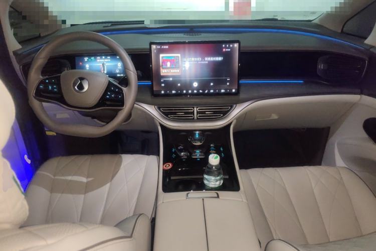Used Denza D9 2022 DM-i 970 Four-Wheel Drive Flagship Model Center Console