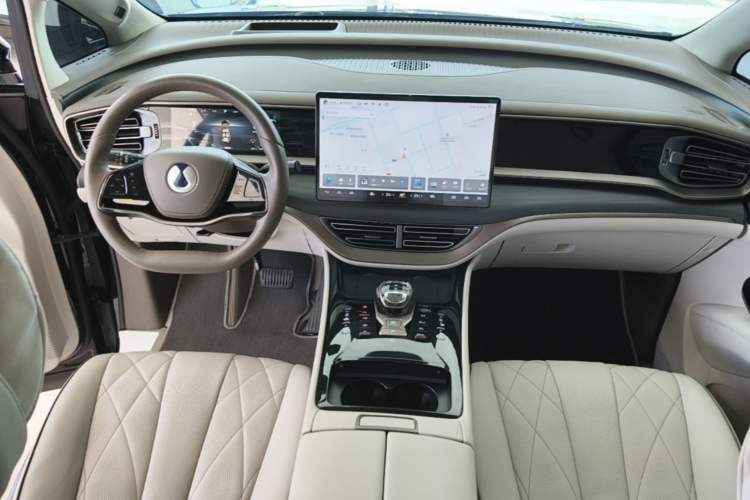 Used Denza D9 2022 DM-i 970 Four-Wheel Drive Flagship Model Center Console
