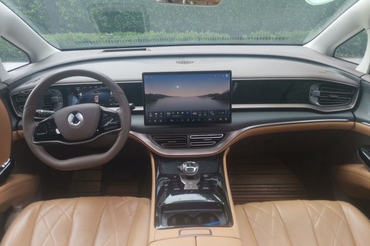 Used Denza D9 2022 DM-i 970 Four-Wheel Drive Prestige Model Center Console
