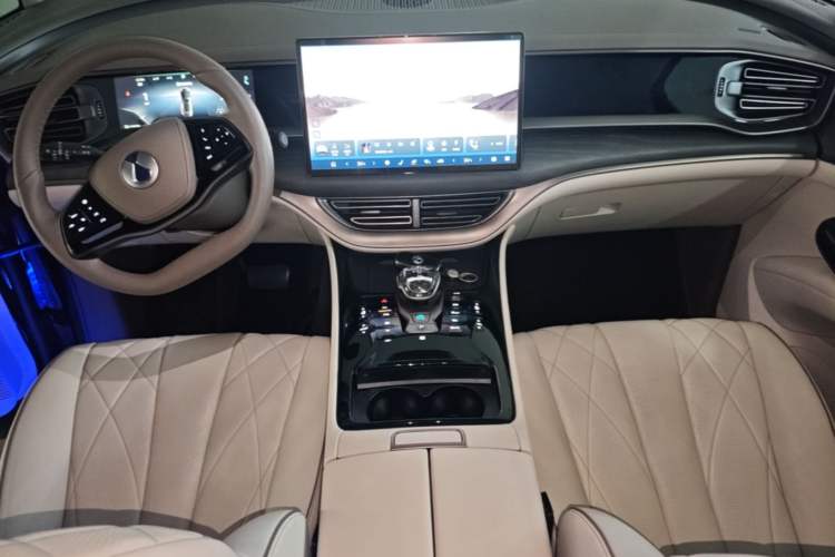 Used Denza D9 2022 DM-i 970 Four-Wheel Drive Flagship Model Center Console