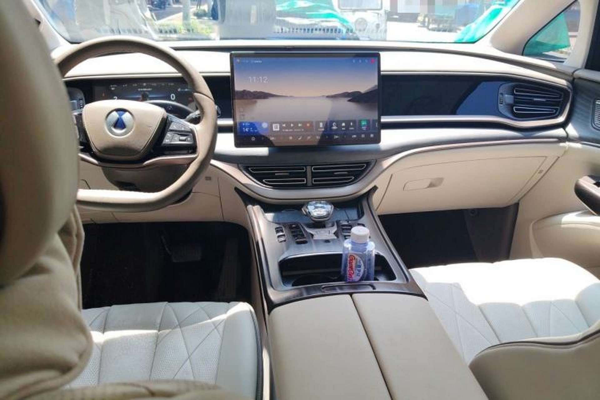 Used Denza D9 2022 DM-i 970 Four-Wheel Drive Flagship Model Center Console