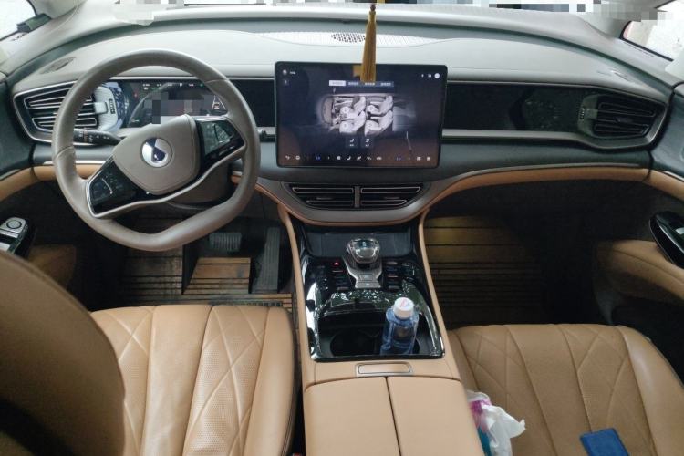 Used Denza D9 2022 DM-i 970 Four-Wheel Drive Prestige Model Center Console