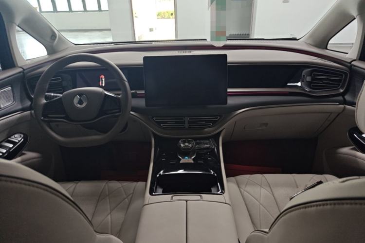 Used Denza D9 2022 DM-i 970 Four-Wheel Drive Flagship Model Center Console