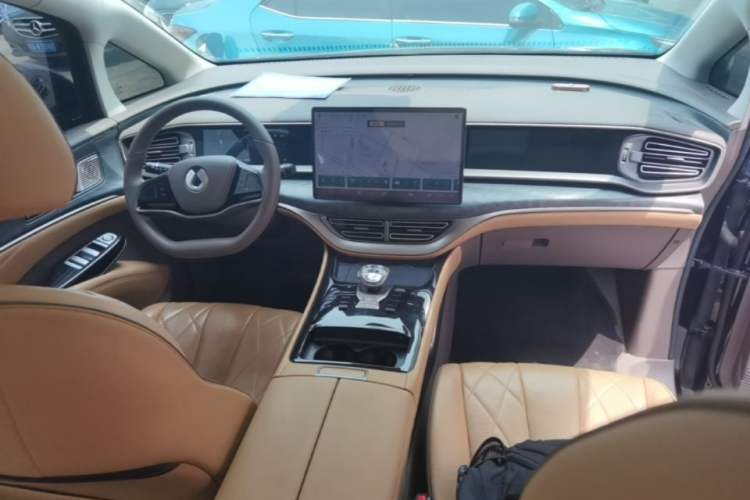 Used Denza D9 2022 DM-i 1040 Prestige Model Center Console