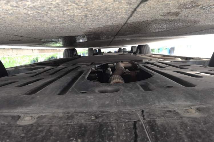 Used Denza D9 2022 DM-i 970 Four-Wheel Drive Flagship Model Chassis Front