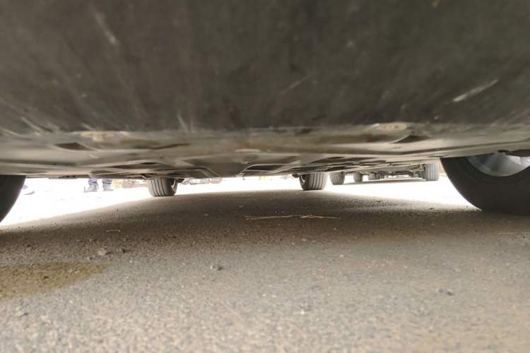 Used Denza D9 2022 DM-i 970 Four-Wheel Drive Prestige Model Chassis Front