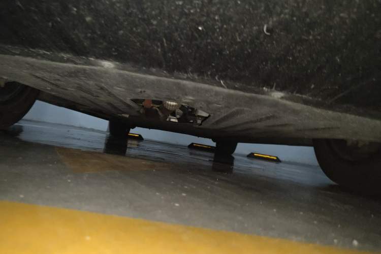 Used Denza D9 2022 DM-i 970 Four-Wheel Drive Prestige Model Chassis Front