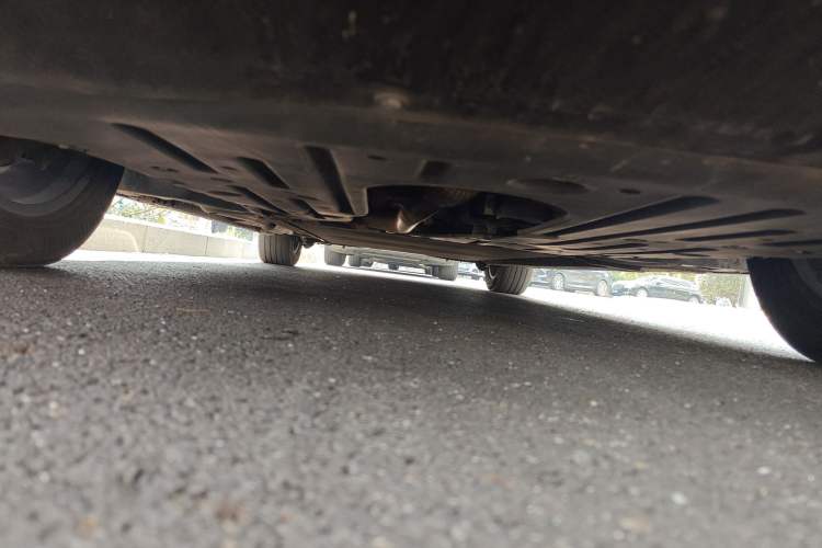 Used Denza D9 2022 DM-i 1040 Prestige Model Chassis Front