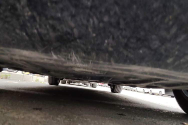 Used Denza D9 2022 DM-i 970 Four-Wheel Drive Flagship Model Chassis Front