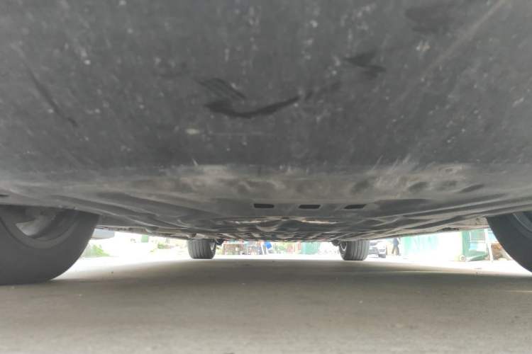 Used Denza D9 2022 DM-i 970 Four-Wheel Drive Prestige Model Chassis Front