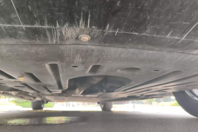Used Denza D9 2022 DM-i 1040 Prestige Model Chassis Front