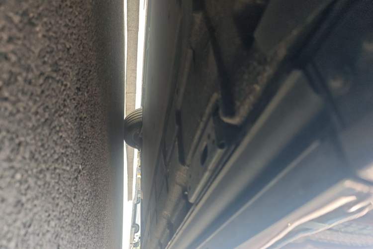 Used Denza D9 2022 DM-i 1040 Prestige Model Chassis Front Left