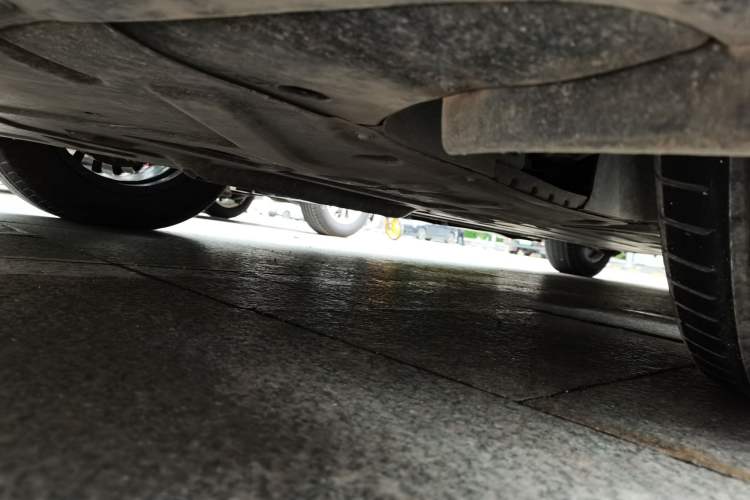 Used Denza D9 2022 DM-i 1040 Prestige Model Chassis Front Left