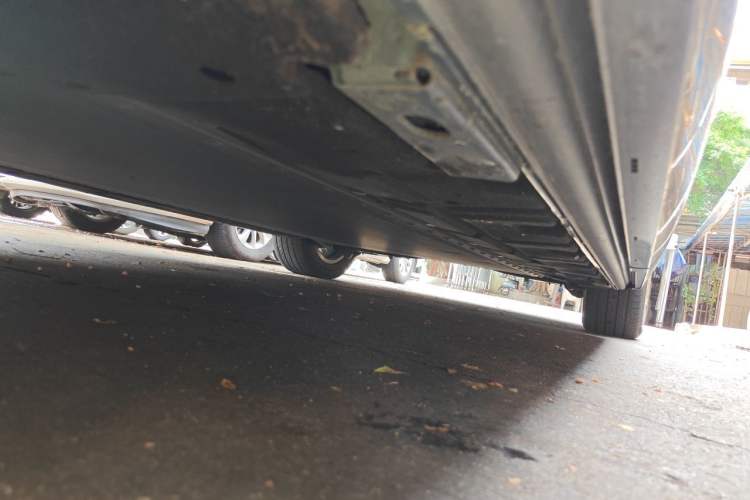 Used Denza D9 2022 EV 620 Prestige Model Chassis Front Left