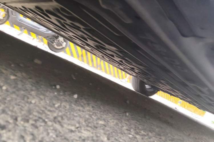 Used Denza D9 2022 DM-i 970 Four-Wheel Drive Prestige Model Chassis Front Left