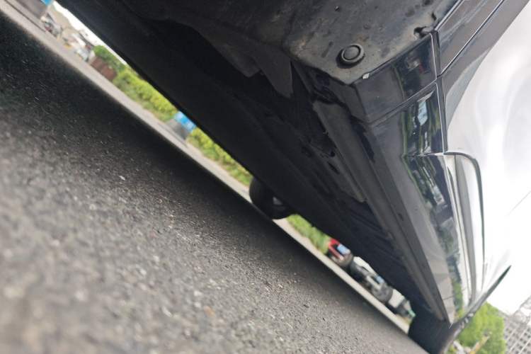 Used Denza D9 2022 EV 600 Four-Wheel Drive Flagship Model Chassis Front Left