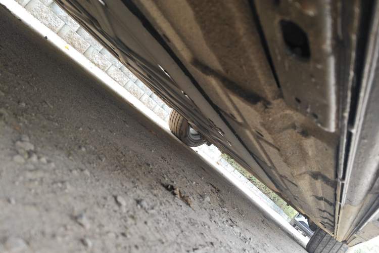 Used Denza D9 2022 DM-i 1040 Prestige Model Chassis Front Left