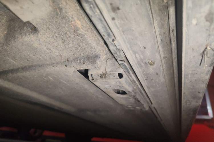 Used Denza D9 2022 DM-i 1040 Prestige Model Chassis Front Left