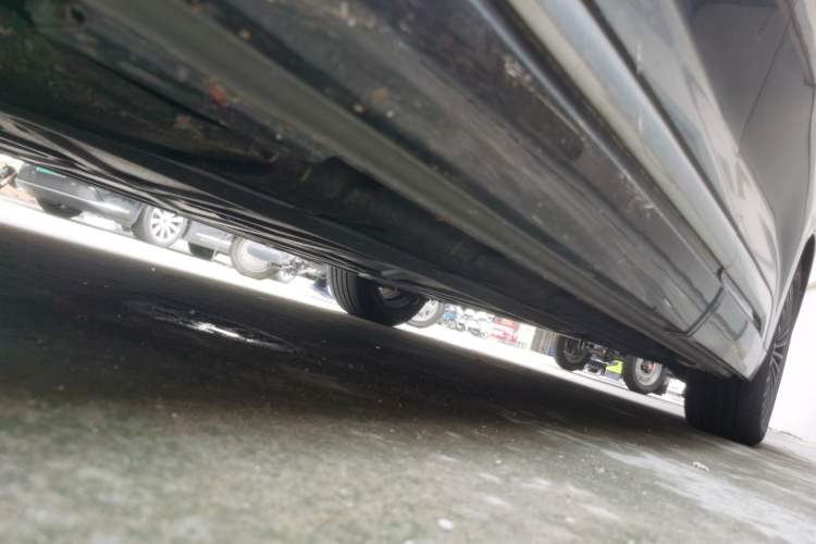 Used Denza D9 2022 DM-i 970 Four-Wheel Drive Flagship Model Chassis Front Left