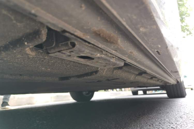 Used Denza D9 2022 DM-i 970 Four-Wheel Drive Flagship Model Chassis Front Left